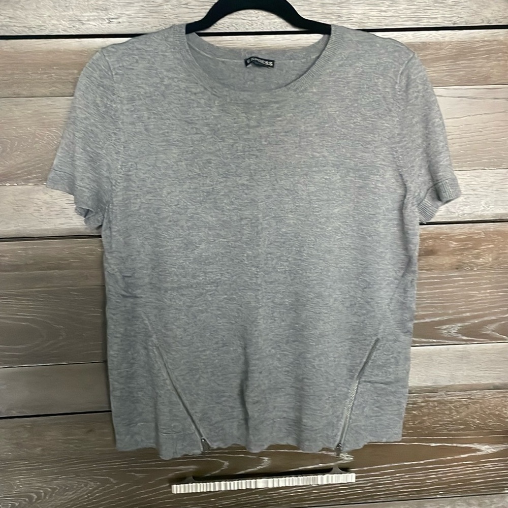 EXPRESS, women’s L, shortsleeved sweater with zipper detail